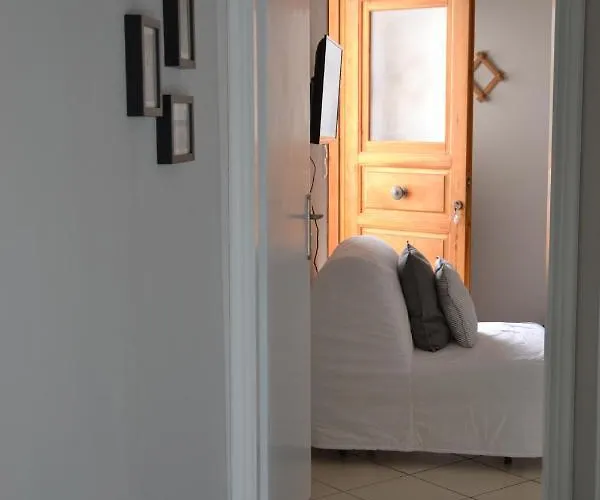 Hibiscus House In Traditional Settlement Of Parikia Páros